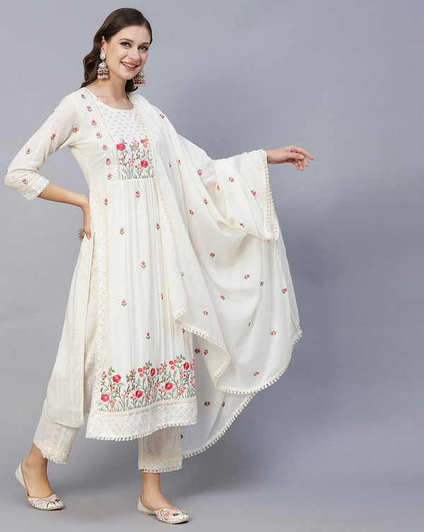 Women heavy Embroidered Viscose Rayon Blend kurta set in White Color