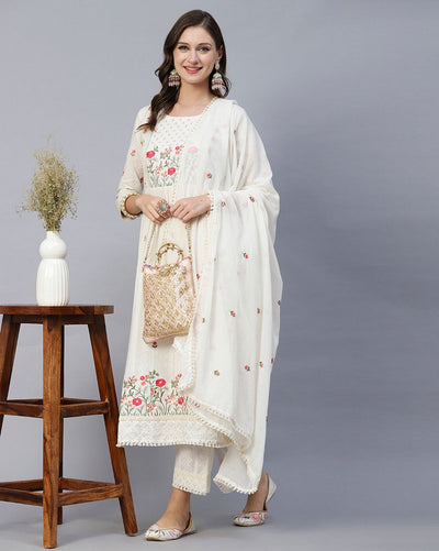 Women heavy Embroidered Viscose Rayon Blend kurta set in White Color