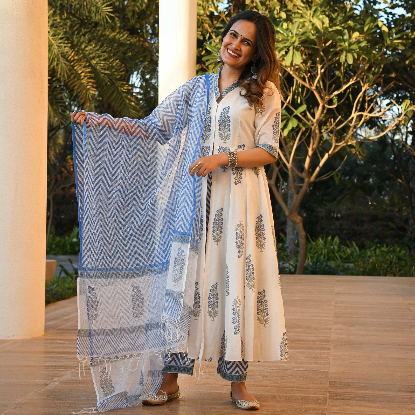 Block Printed Kurta And Pant Set With Dupatta in White Color